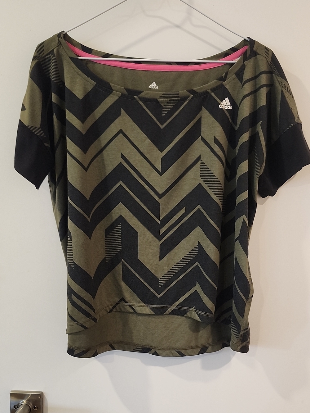 P2P 22.5" Adidas Olive Green & Black Chevron Short Sleeve Top